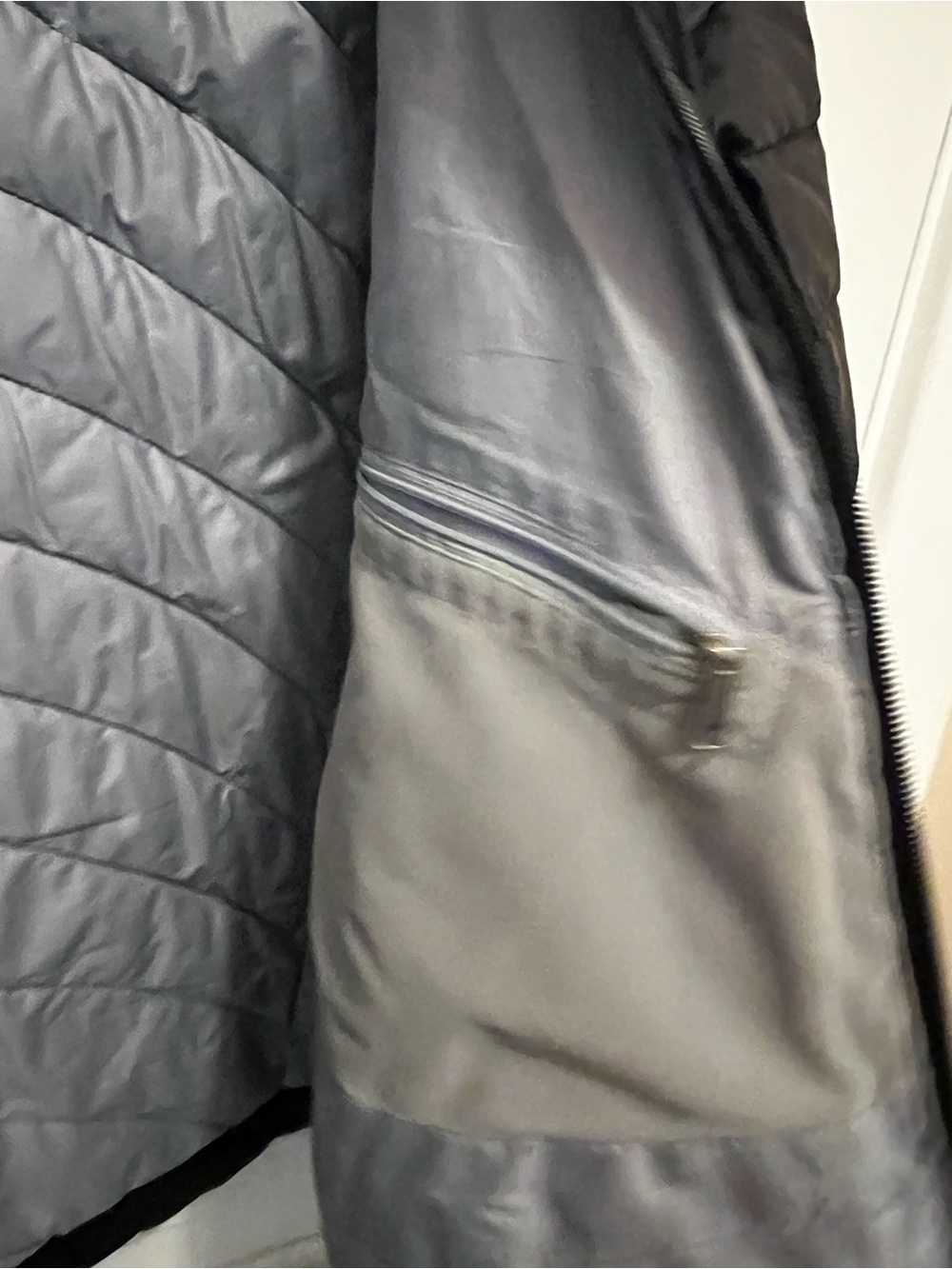 Patagonia Black Lightweight Puffer Jacket - Picture 3 of 4